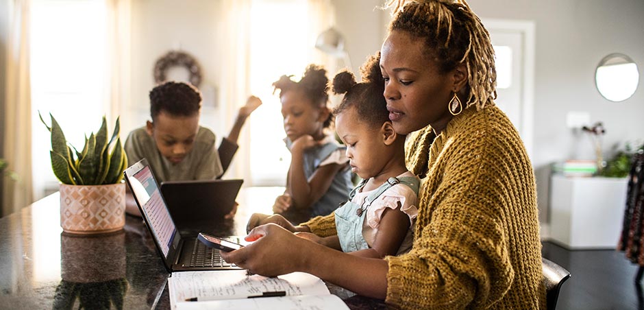 Mom of 3, Mom on computer, mom on phone